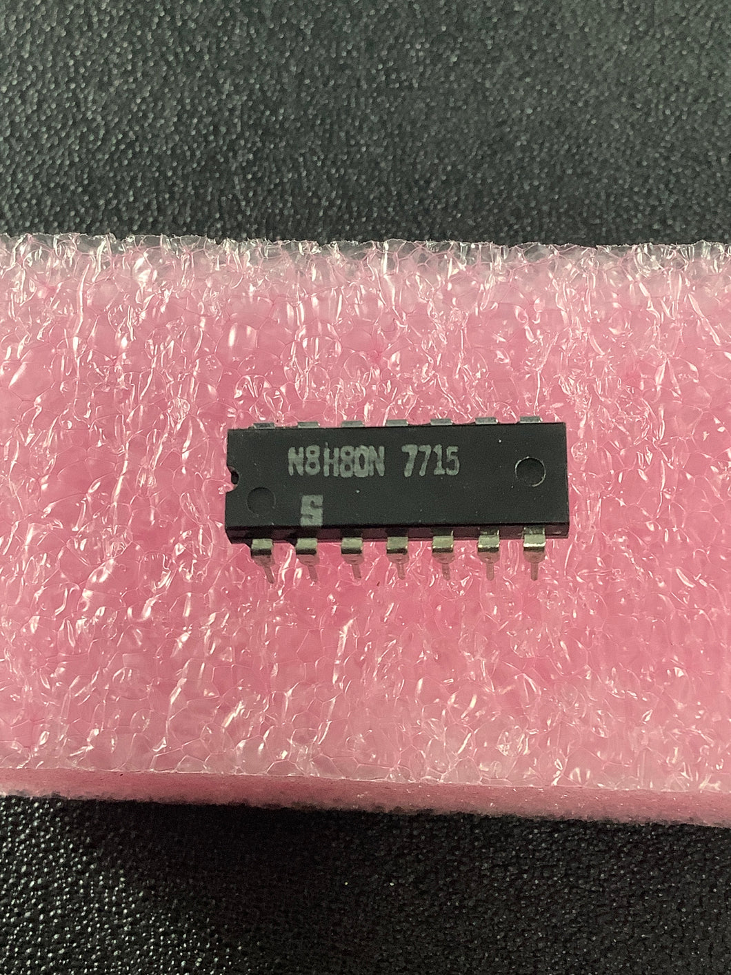 N8H80N - SIGNETICS - QUAD 2-INPUT NAND GATE