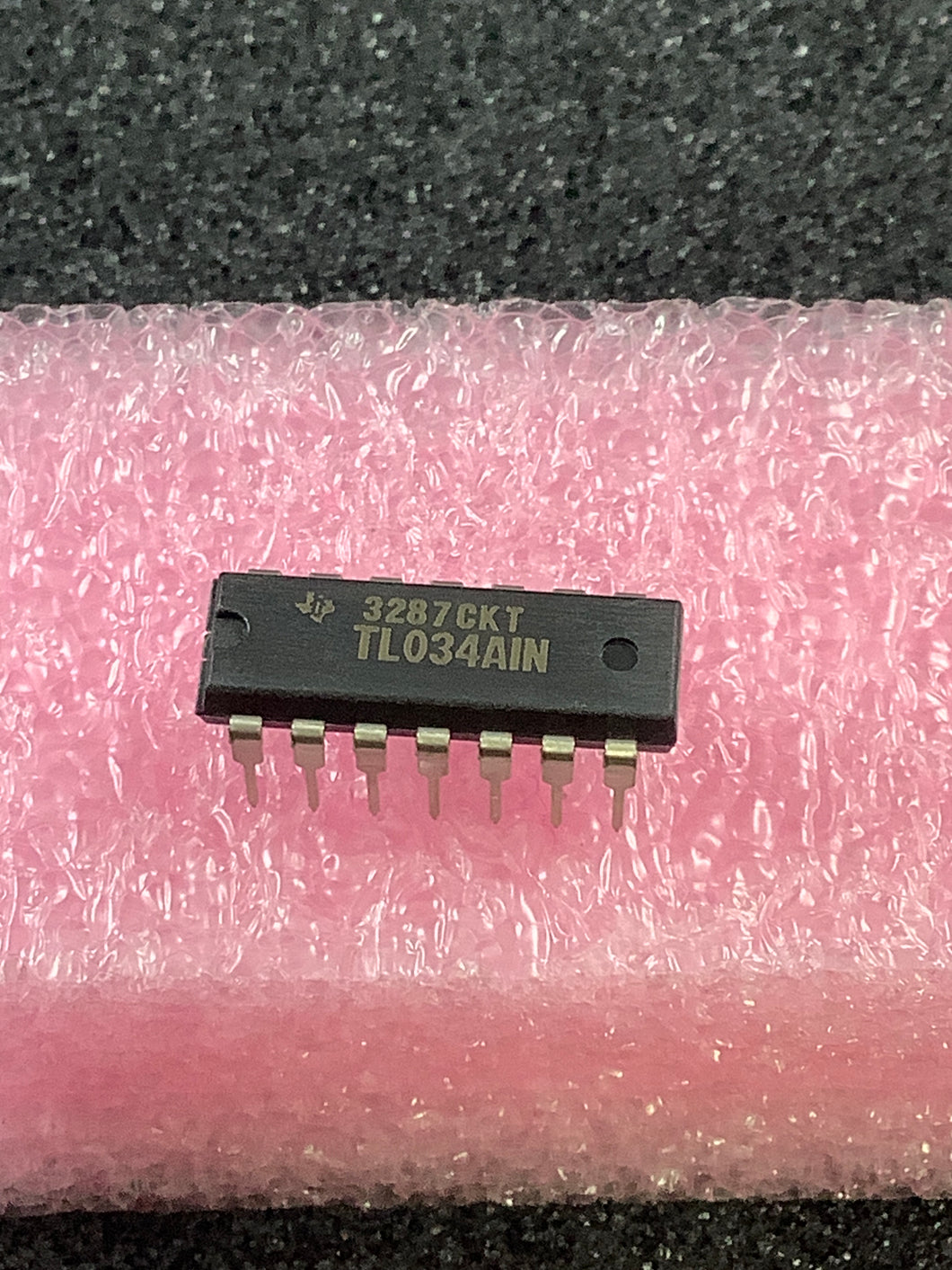 TL034AIN - TI - Precision Amplifiers Enhanced-JFET Low-Power, Low-Offset Operational Amplifier